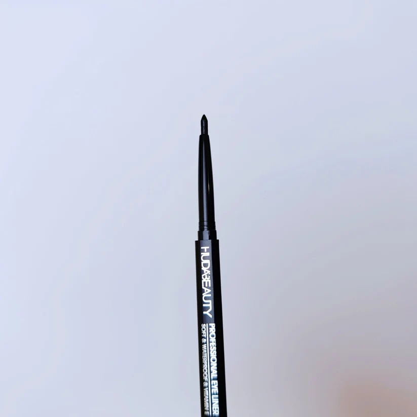 huda-beauty-professional-eye-liner-soft-waterproof-enriched-with-vitamin-e-2831472