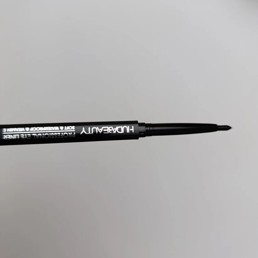 huda-beauty-professional-eye-liner-soft-waterproof-enriched-with-vitamin-e-8041307